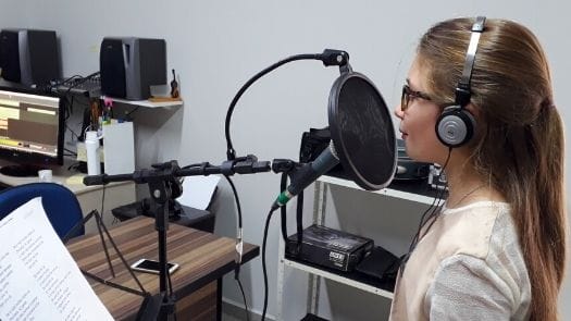 Maria Eduarda - cantando