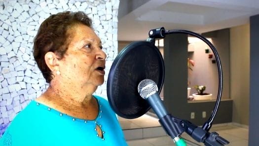 Dona Iara Cantando